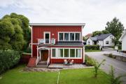 Guestly Homes - Charming 4BR Villa in central Piteå