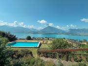 Chalet with pool and view of Lake Thun