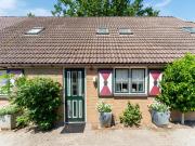 Attractive farmhouse in Giethoorn with garden