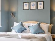 Elegant Central Guildford Home with Castle Views Pass The Keys