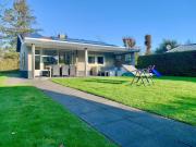 Home in Sint Maartenszee with Veranda