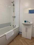 Tudors eSuites Two Bedroom Central Apartments - 6&6AU