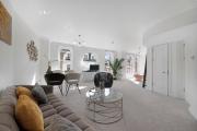 3 Bedroom Penthouse with Roof Terrace in Covent Garden