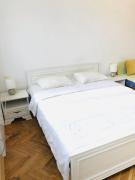 Медова 7 Apartment