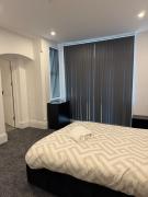 1 Bed Flat - Sleeps 2 - Parking - Wifi