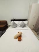 WV 25 Minimalist Chic Stay