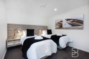 Stylish 2BR Condo Docklands Waterfront