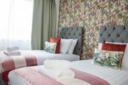 Cosy 3BR Flat With Free Parking Near Marina