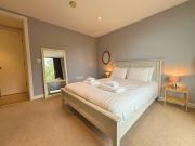 Modern Central Apartment with Parking