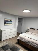 Modern & Quiet 1BR Apartment in Downtown - OTR - WiFi - Parking