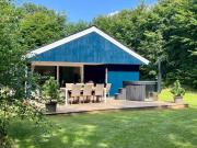 Renovated Holiday Home By Kvie Lake