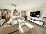 Wunderschöne moderne Wohnung mit Balkon