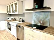 Wunderschöne moderne Wohnung mit Balkon