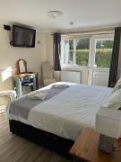 Halfway House Inn Country Lodge