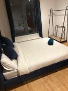 Rooftop 2 Bed Penthouse, Hot Tub, Wrapped Balcony, Free Parking, Train Station Location by Opulent Stays