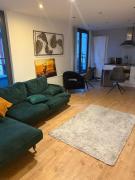 Rooftop 2 Bed Penthouse, Hot Tub, Wrapped Balcony, Free Parking, Train Station Location by Opulent Stays