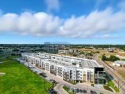 G36, 2BR Luxury Stay by Top Golf, Resort Pool & Gym, Near Stockyards