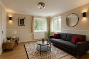 1BR Edinburgh Stay with Free Parking Sleeps 4