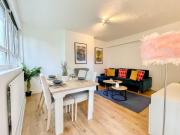 Disc Monthly Rate - 3 Bedroom flat with FREE WiFi & Private Balcony near Finsbury Park , Manor House , Highbury , Islington