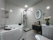 Shirin And Cozy Apartment With Jacuzzi Balcony