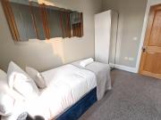 Garland Lovely And Spacious 3 Bedroom Flat London