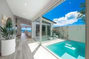 Coastal Haven Retreat - Luxe Airlie Beach Holiday Home