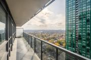 Modern 2Bd 2Ba Skyscraper Free parking