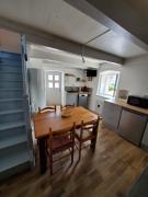 Maison campagne près de la rivière