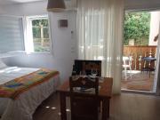 Studio con balcón y vista al bosque