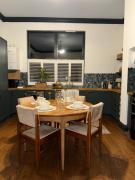 3 Bed Newark Home with Grand Ceilings & Cozy Vibes