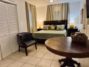 Private Rooms at Miami, Buena Vista with Parking