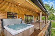 Mid-Wales Lakeside Hot Tub Hideaway