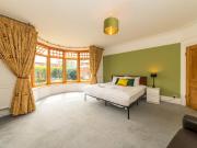 Central Caversham Traditional English House Pass the Keys