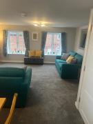 3 bed flat 10 mins to Alton Towers Sleeps 6-8 people