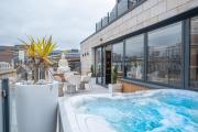 SAINT PAUL - Unrivalled 3BR Penthouse Apartment with Hot Tub Leeds