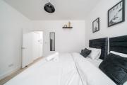2 Bedroom Ground floor home near Excel sleeps 4