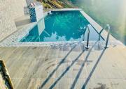 Ella Lovers View Cabins