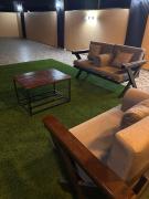 شقة مطلة على سطح خاص