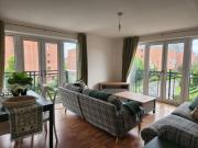 Stunning 3Bed with Balcony and Free Parking