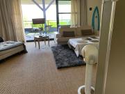 Maison verdoyante et piscine