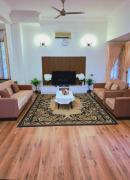 5-BEDROOM FERRINGHI HOUSE with WIFI , NETFLIX , BBQ, 5 MINUTES WALK to BEACH