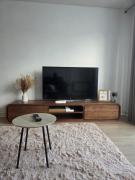 Wolverhampton Apartment with Free Parking 1 minute from the train station