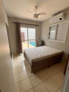 Casa com Piscina dois quartos com ar um banheiro