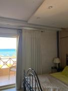 Stand alone villa with pretty gardenair conditioned