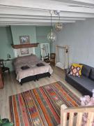 Cozy two-room city center apartment with garden