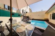 Private pool, sleeps 10, central