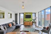 Canary Wharf Escape - Stylish 2BR - Canal Views & City Lights
