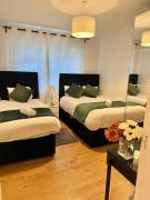 Canary Wharf O2 Excel Apartment with Balcony & City View