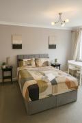 2-Bedroom Flat - 15 mins to Central London & Gatwick - Sleeps 5 - Parking - Ideal for Contractors