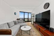 Home in the Sky 58th Floor Apt at Australia 108